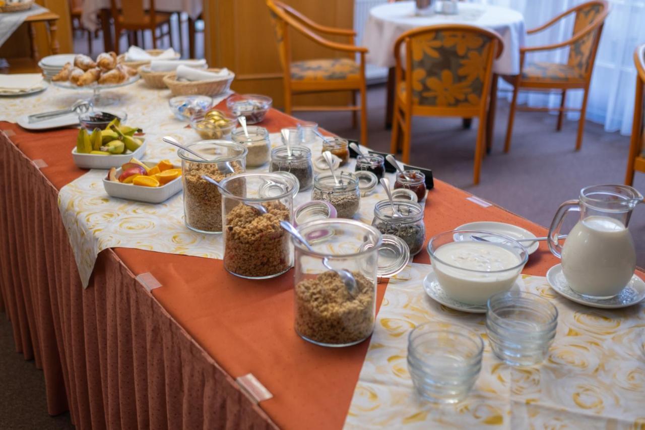 Hotel Могелнице Экстерьер фото