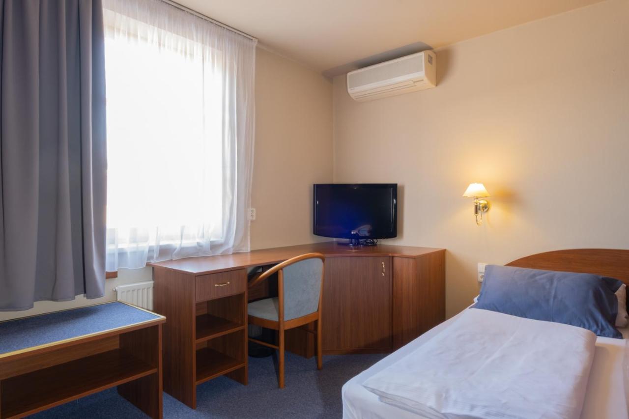 Hotel Могелнице Экстерьер фото