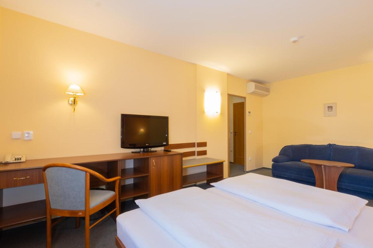 Hotel Могелнице Экстерьер фото
