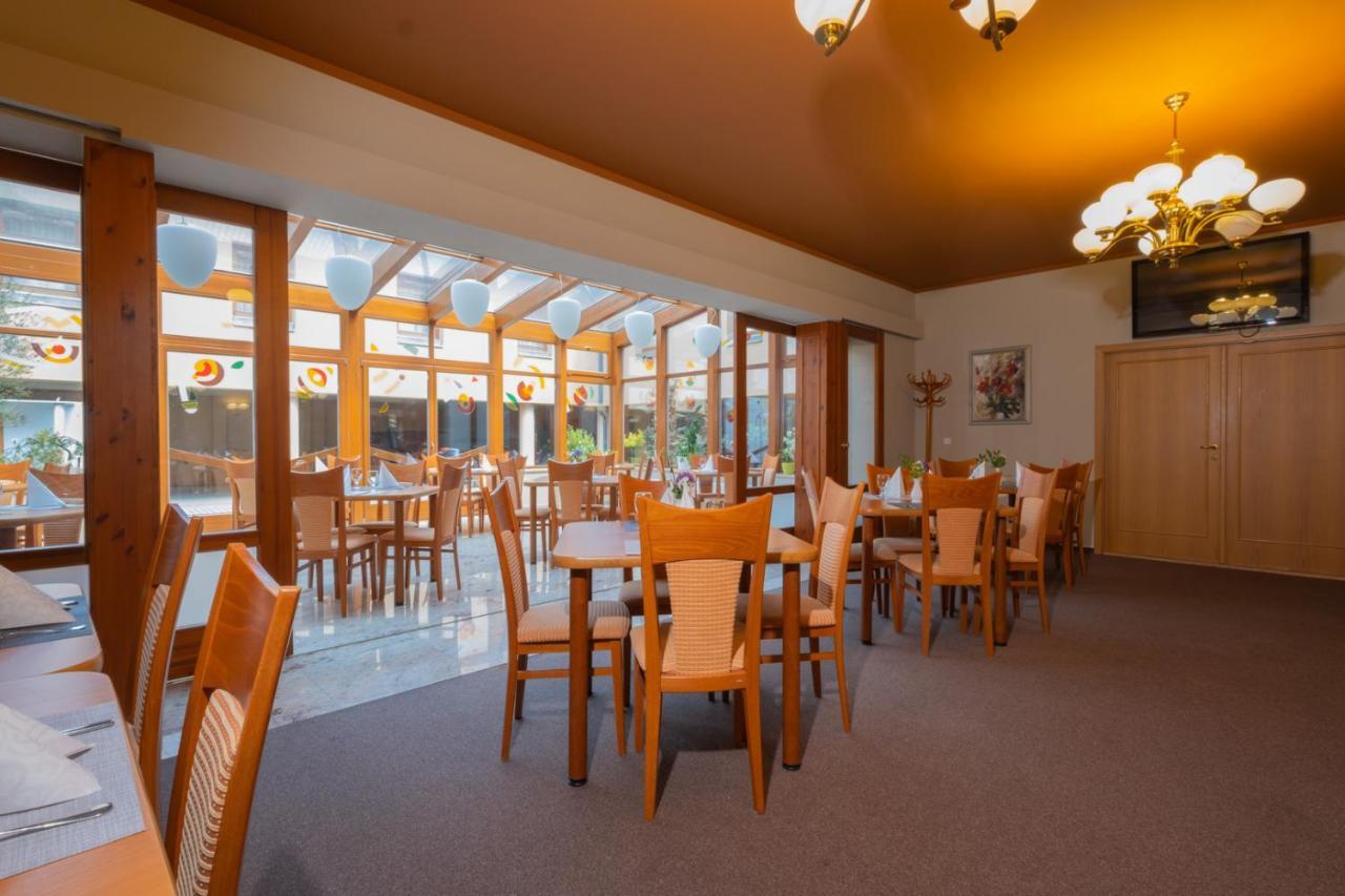 Hotel Могелнице Экстерьер фото